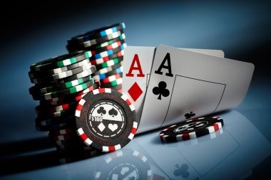 ligazoom slot mobile app interface showing live football matches and casino games